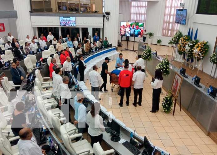 Foto: Asamblea Nacional rinde tributo /TN8
