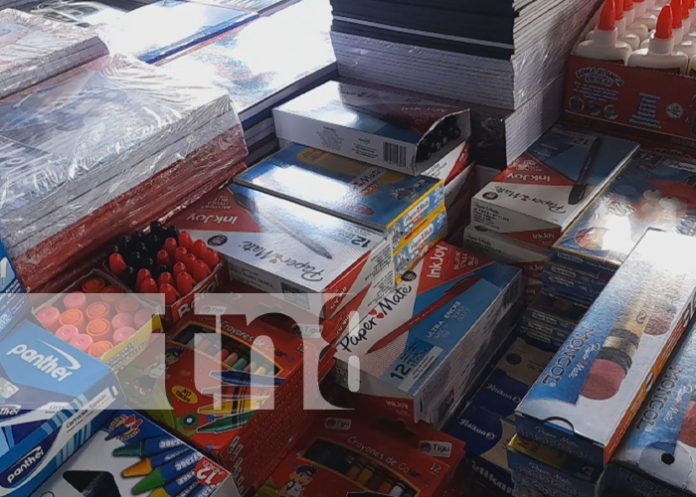 Útiles escolares, uniformes y calzado a excelentes precios en Nandaime y Managua