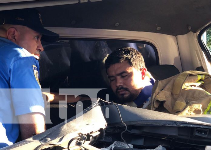 1 Bomberos Unificados trabajaron arduamente para extraer a víctima en Managua