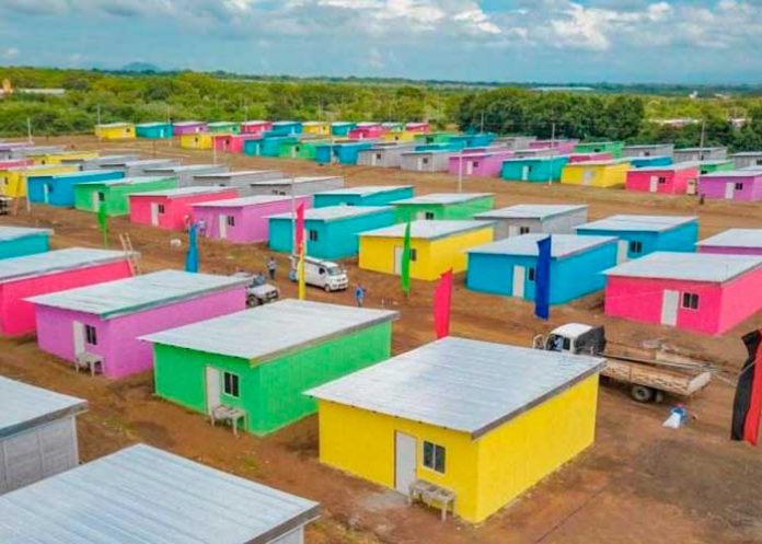 Foto: INVUR entrega viviendas dignas /cortesía