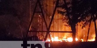 Foto: Voraz incendio deja calcinada una vivienda en Estelí / TN8