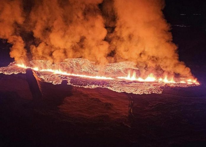 1 Foto:Erupción de Magma obliga a evacuación en Grindavik /Cortesía