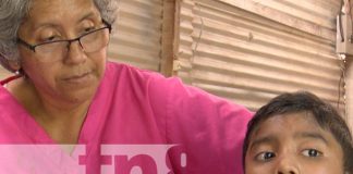 La batalla de un niño contra los tumores que amenazan su vida