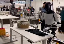 ¡Elon Musk deslumbra con el Optimus-Gen 2 de Tesla! Ahora puede doblar ropa Foto: ¡Elon Musk deslumbra con el Optimus-Gen 2 de Tesla! Ahora puede doblar ropa/Cortesía