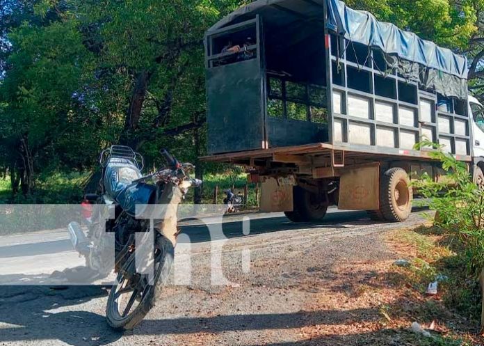 Chavalo de 26 años se estrella contra un camión en carretera a Tipitapa