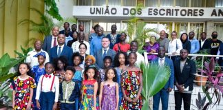Foto: Gran tributo hacia Rubén Darío en Angola /Tn8
