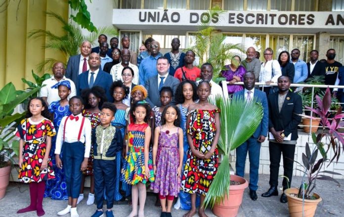 Foto: Gran tributo hacia Rubén Darío en Angola /Tn8