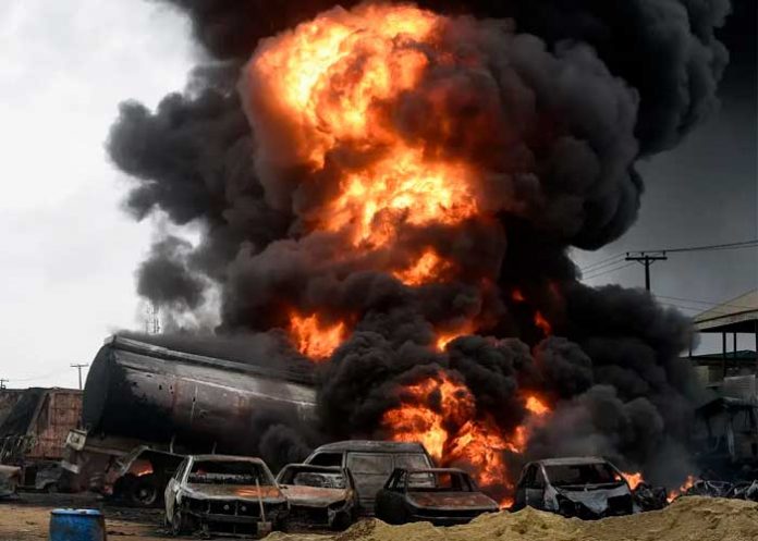 Foto: Aumenta a cinco víctimas mortales tras explosión en Nigeria / Cortesía