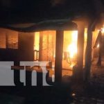 Foto: ¿Imprudencia o cortocircuito? Señalan a hombre de provocar incendio en carretera sur/TN8
