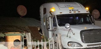 Cabezal sin conductor colisiona contra vivienda en Chontales
