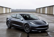 ¡Toda una majestuosidad! Captan un Tesla cruzando sin problemas una inundación Foto: ¡Toda una majestuosidad! Captan un Tesla cruzando sin problemas una inundación/Cortesía
