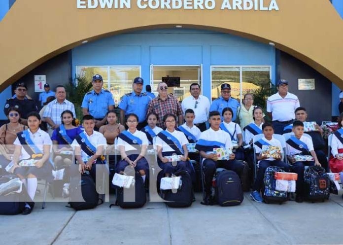 1 Foto: Policía de León entregó bono escolar a hijos de caídos y excelencia académica / TN8