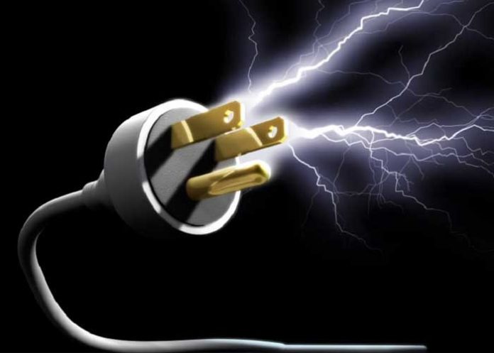 1 Foto: 14 mil voltios mandaron a un obrero al hospital en Bluefields / TN8