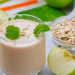 Dile adiós a la hinchazón con esta «poderosa» bebida de avena y manzana Foto: El licuado que te ayudará con la hinchazón /cortesía