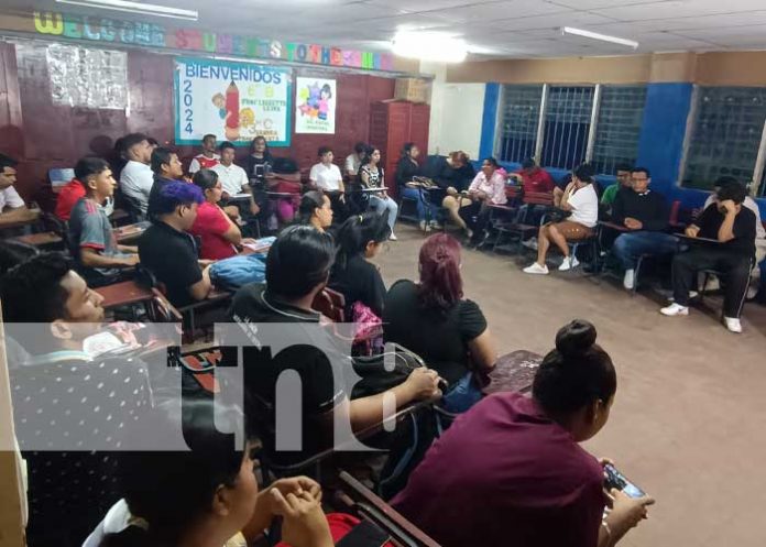 1 Estudiantes del turno nocturno inician Ciclo Escolar 2024 en el distrito VII de Managua