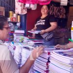 Temporada escolar se instala en el mercado de Granada