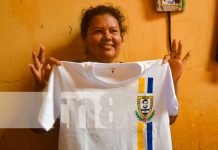Doña Mara: Una vida entre hilos y telas, forjando su camino con la costura en Masaya