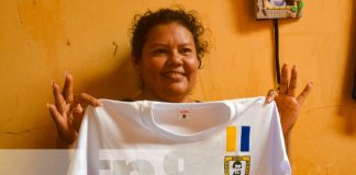 Doña Mara: Una vida entre hilos y telas, forjando su camino con la costura en Masaya