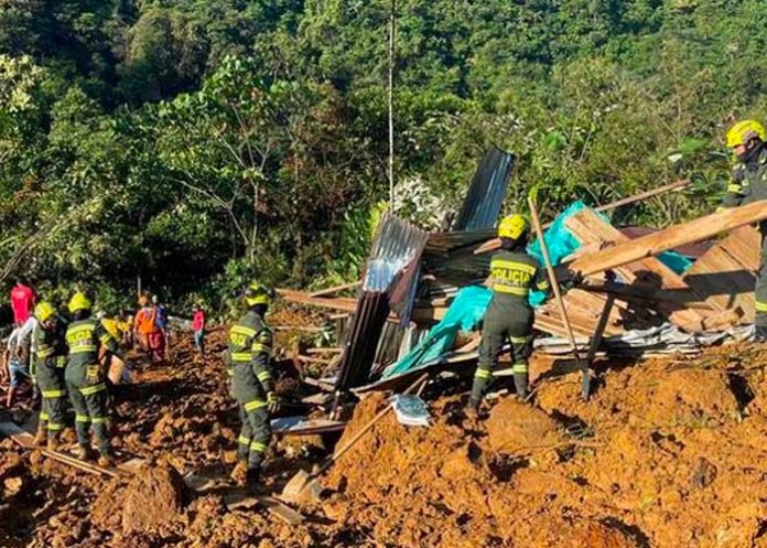 Foto:Deslizamientos en Colombia: 33 muertos, la mayoría niños, en vía Medellín-Chocó / Cortesía