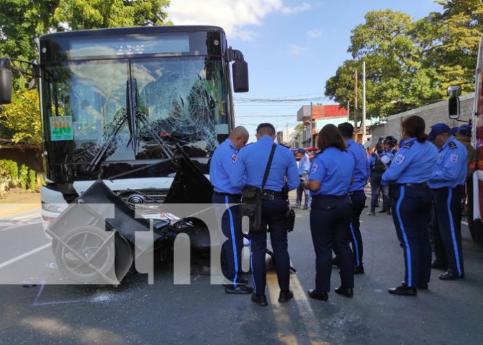 2 Foto: Por jugar al rápido y furioso, caponero pereció bajo las llantas de un bus en Altagracia / TN8