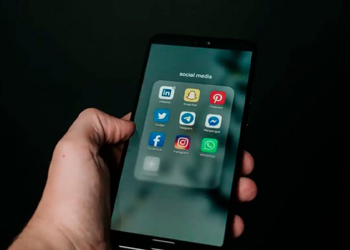 ¿Te has preguntado? ¿Qué sucede con nuestras redes sociales cuando morimos?