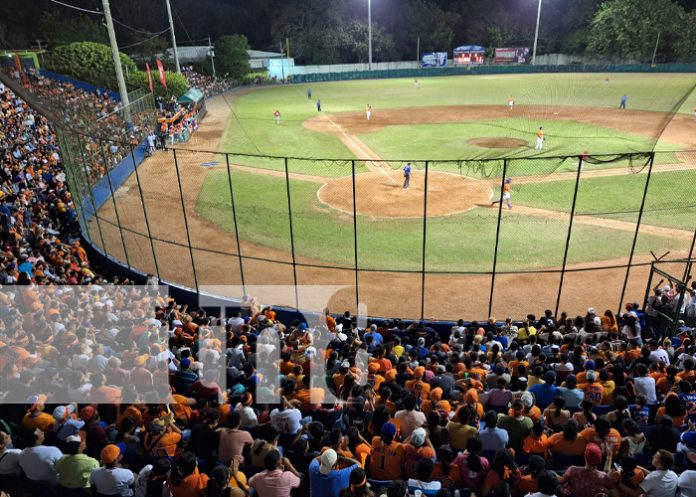 Rivenses celebran triunfo de los Gigantes de Rivas que se coronaron en casa