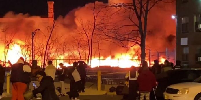 Foto: Devastador Incendio Arrasa Edificio en Nueva Jersey / Cortesía