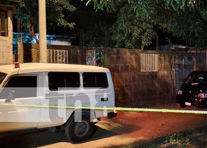 Foto: Autoridades investigan muerte de una anciana encontrada en su hogar en las Américas 1/TN8