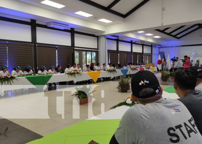 Equipo de béisbol femenino japonés recibe cálida bienvenida en Nicaragua