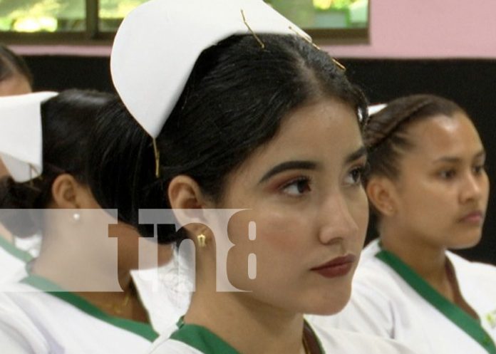 3 Foto: Estudiantes de medicina de la UCN ya están listos para sus prácticas profesionales /Tn8