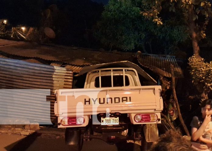 3 Foto: Caos en Hialeah: Camión se estrella en vivienda en incidente con versiones contradictorias / TN8