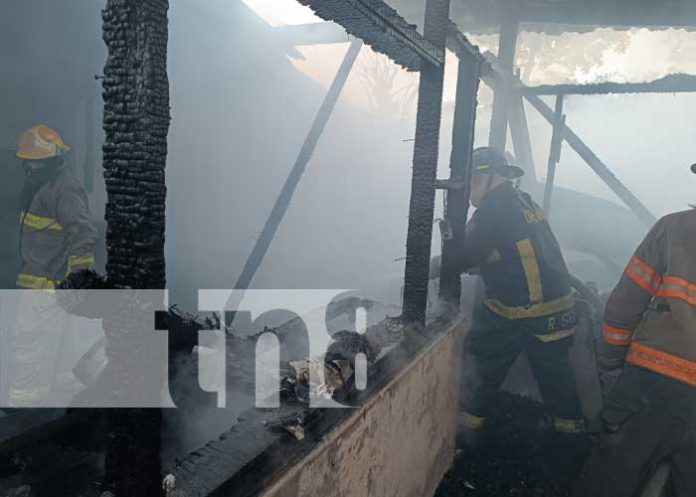 Un fallecido y un quemado: Arden en llamas tres viviendas en la Racachaca