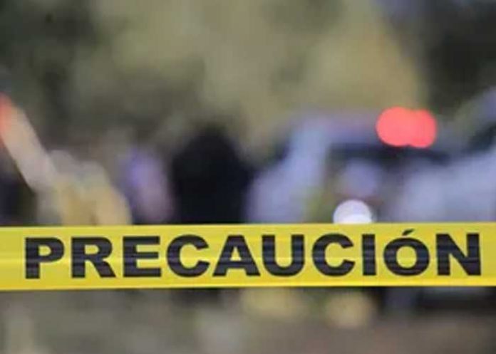 3 Foto: Vuelco de rastra deja dos lesionados y daños materiales en Las Ñambaras / TN8