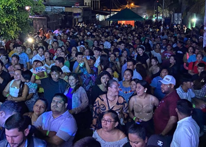 Foto: Con una concurrida calle cerrada, El Rosario-Carazo pone fin a sus festividades/Cortesía