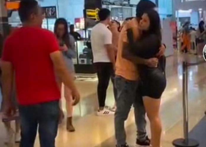 VIRAL1 Dice que va al hospital a cuidar a su madre