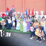Padres de familia contentos con la merienda