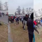 Al menos 200 estudiantes «se reparten golpes» a la salida de clases en México Se viraliza batalla campal en México