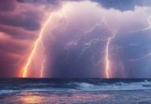 Mujer es impactada por un rayo en una playa en Brasil