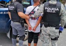 Pareja es golpeada y obligada a caminar sin ropa 