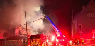 Casa en Indiana es devorada por un fuerte incendio