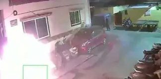 En India el exmarido se prende fuego por celos