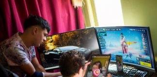 Abuelita supera la depresión jugando Free Fire