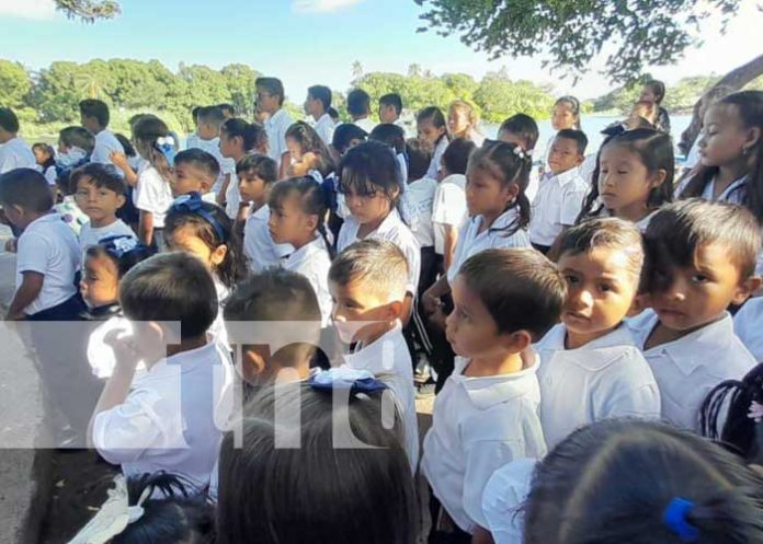Foto: Regreso a clases en colegios de Granada / TN8
