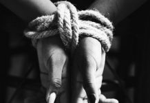 Justicia por mano propia en México: Le dieron tremenda paliza por «ladroncito « En México ladrón es linchado por vecinos en la madrugada