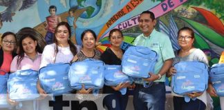 Foto: Distribución de material educativo para León / TN8