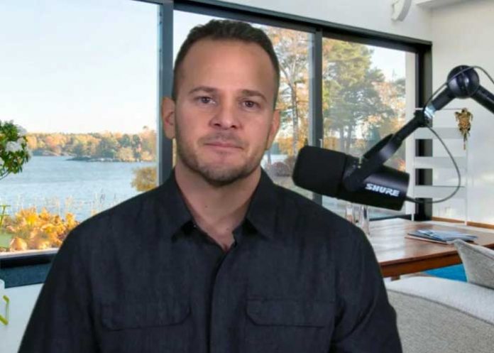 pastor Pastor roba 1.3 millones de dólares