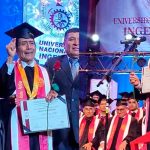 Abuelito de 70 años se gradúa de la UNI en Perú