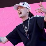 Peso Pluma agrede a fan en pleno concierto