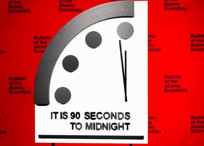 Reloj del Juicio Final permanece cerca al 'apocalipsis'