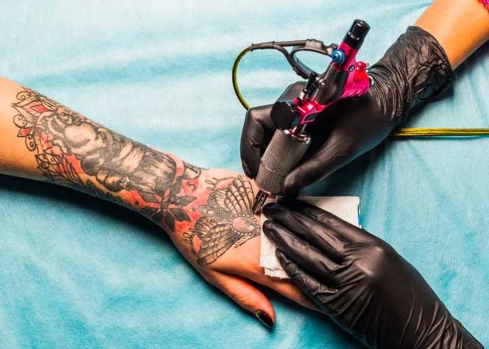 Aspirantes a ser policías en Ecuador tendrán prohibido tener tatuajes